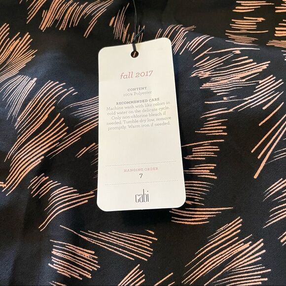 NWT CAbi Tate Pink Burst Cuffed Sleeve Tunic Top #3433 layering blouse Medium - Picture 4 of 5